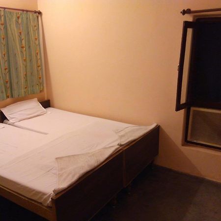 Mishra Guest House Варанаси Экстерьер фото